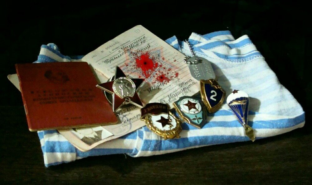 Комсомольское сердце пробито.