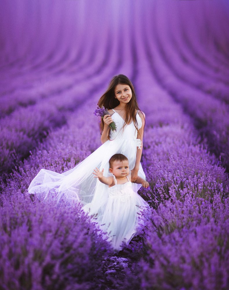 Дети в Лавандовом поле