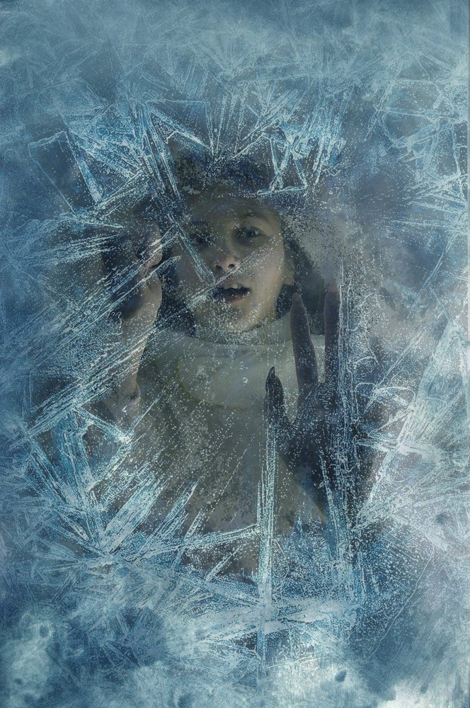 За стеной льда