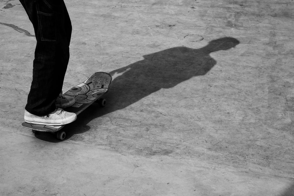 kid play with their skateboards