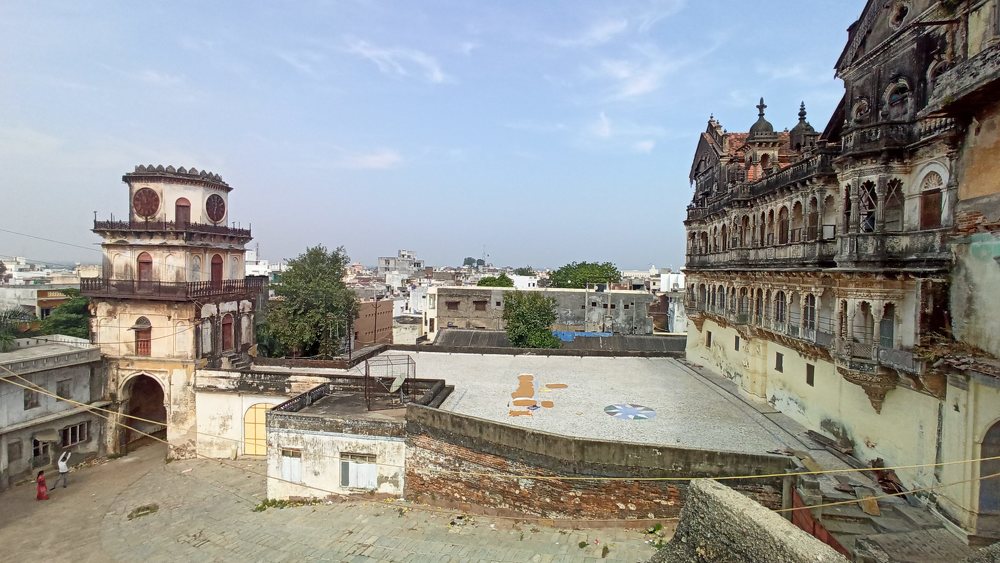 Two connected with one space