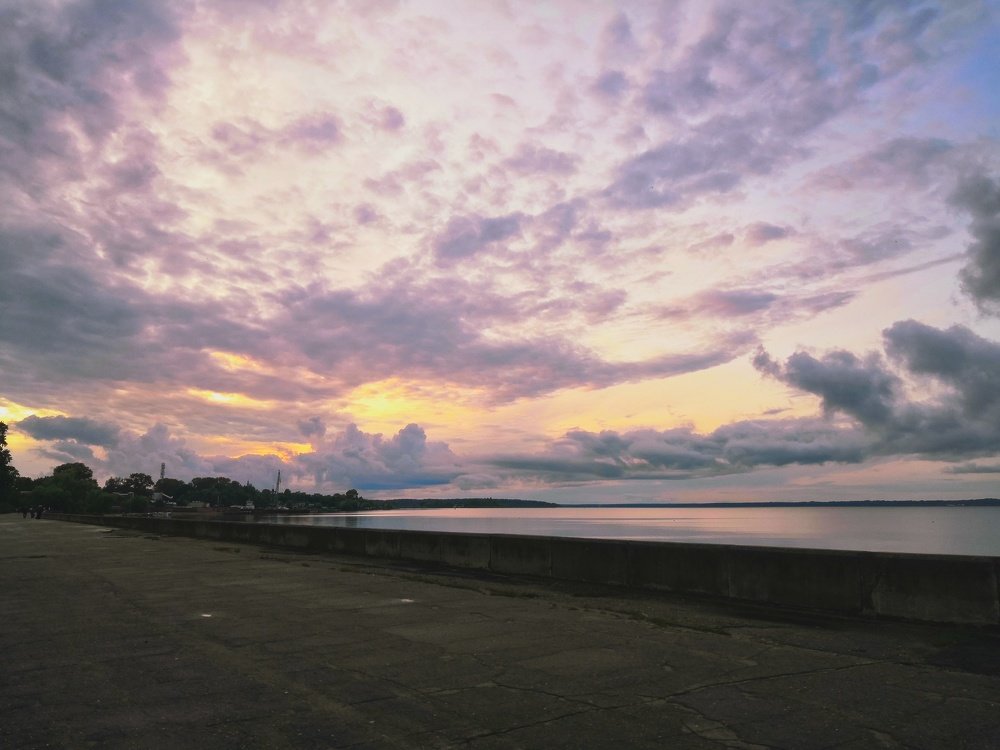 Фэнтази закат на озере Селигер