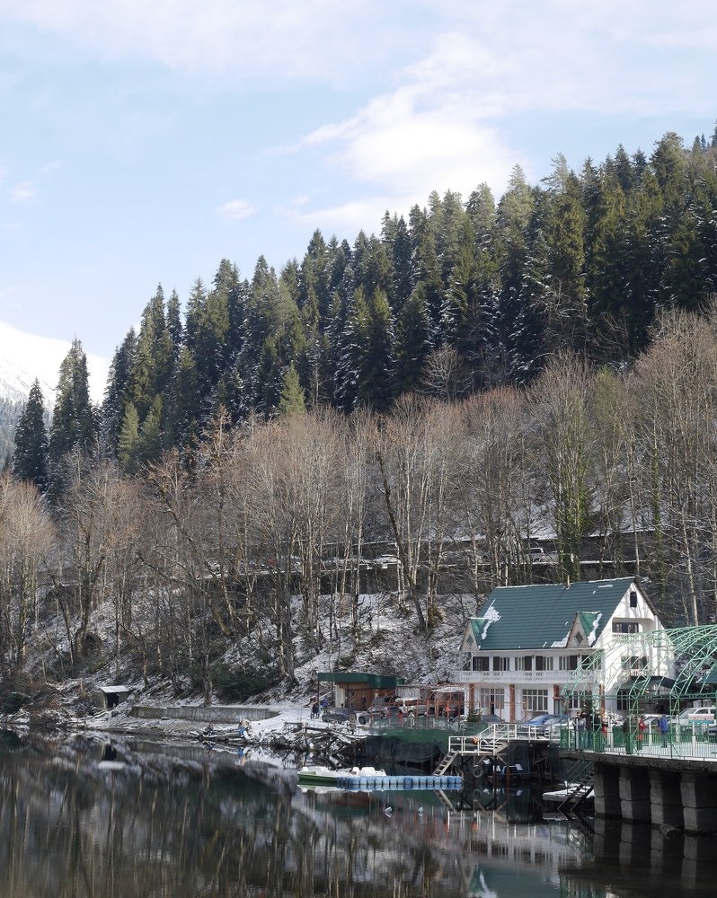 На озере Рица (On lake Ritsa)