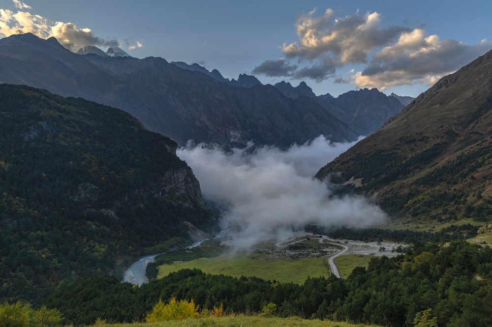 Долина Уштулу. В гости облако пришло.