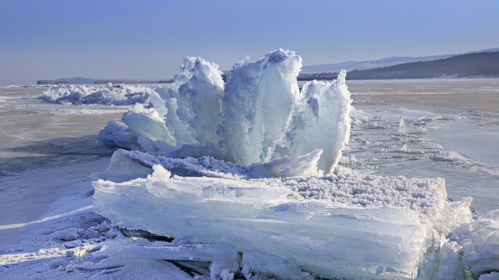 Три белых коня, эх три белых...