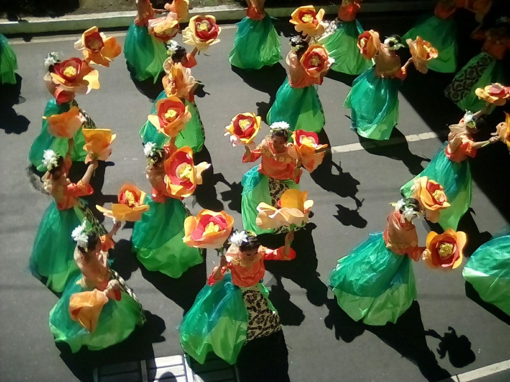 The ROSE STREETDANCERS