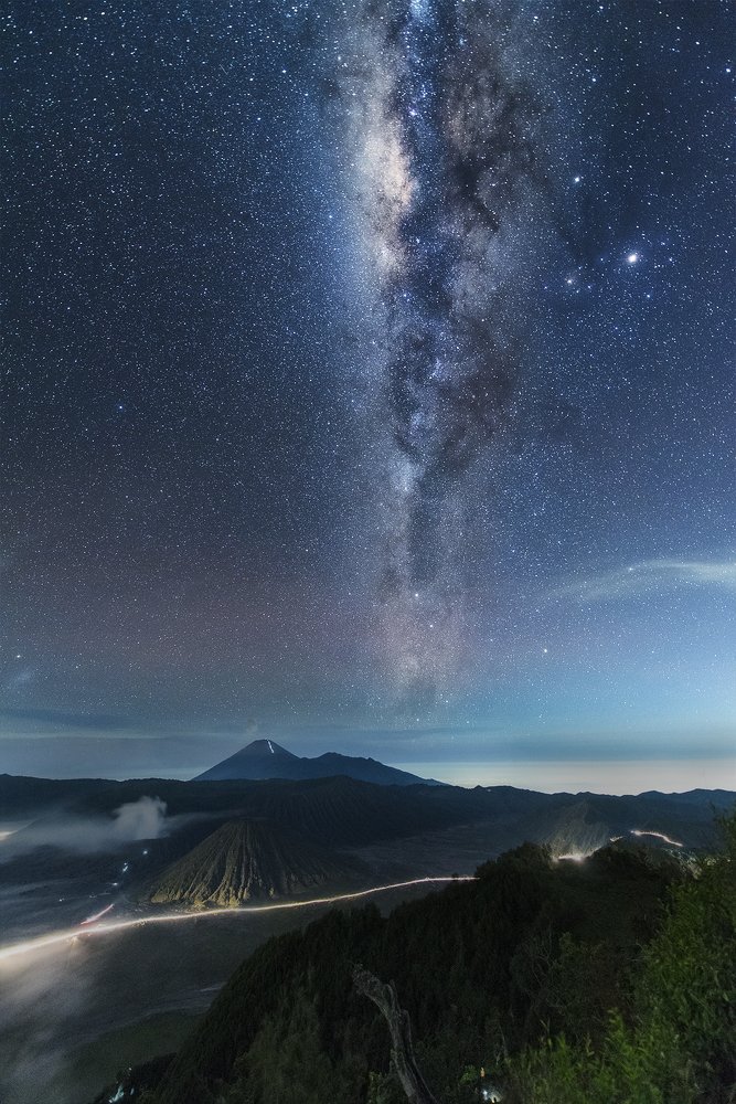 Milky way on Volcanoes @ Bromo