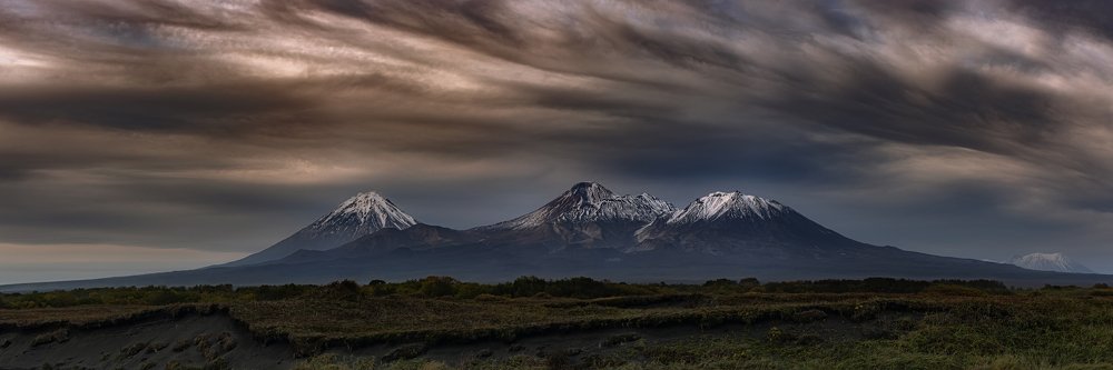 Три вулкана