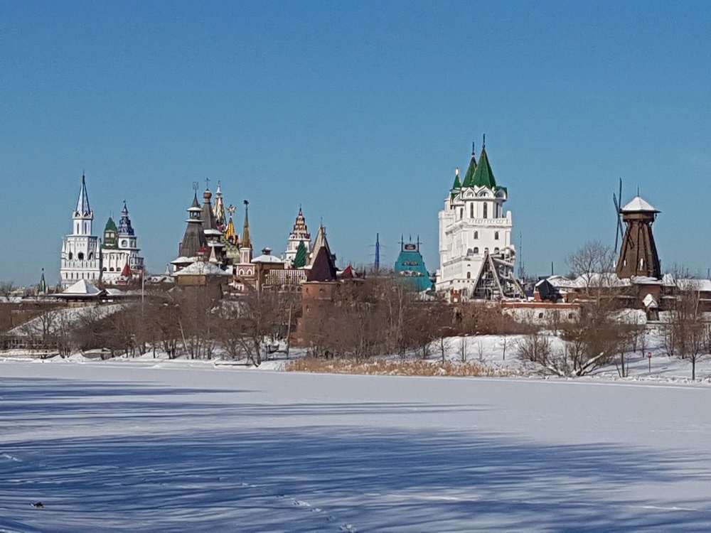 Повторяя цвет неба / Repeating The Color Of The Sky
