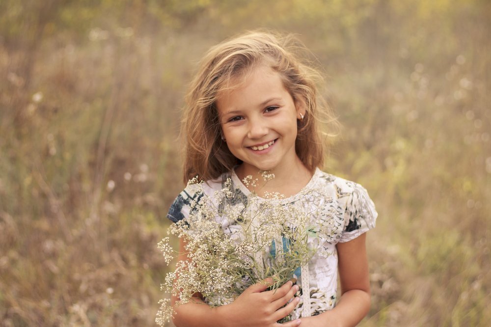 Девочка в поле