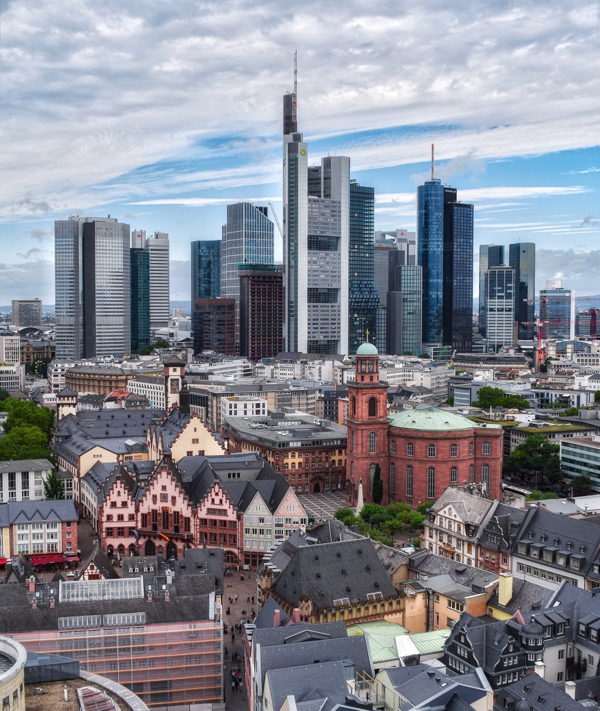 Утро в городе белых воротничков.