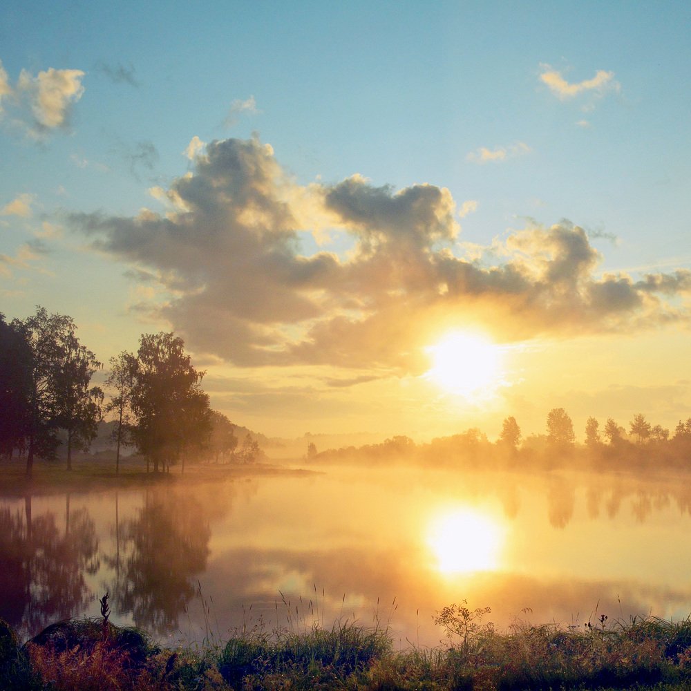 Земля восход солнца встречает.