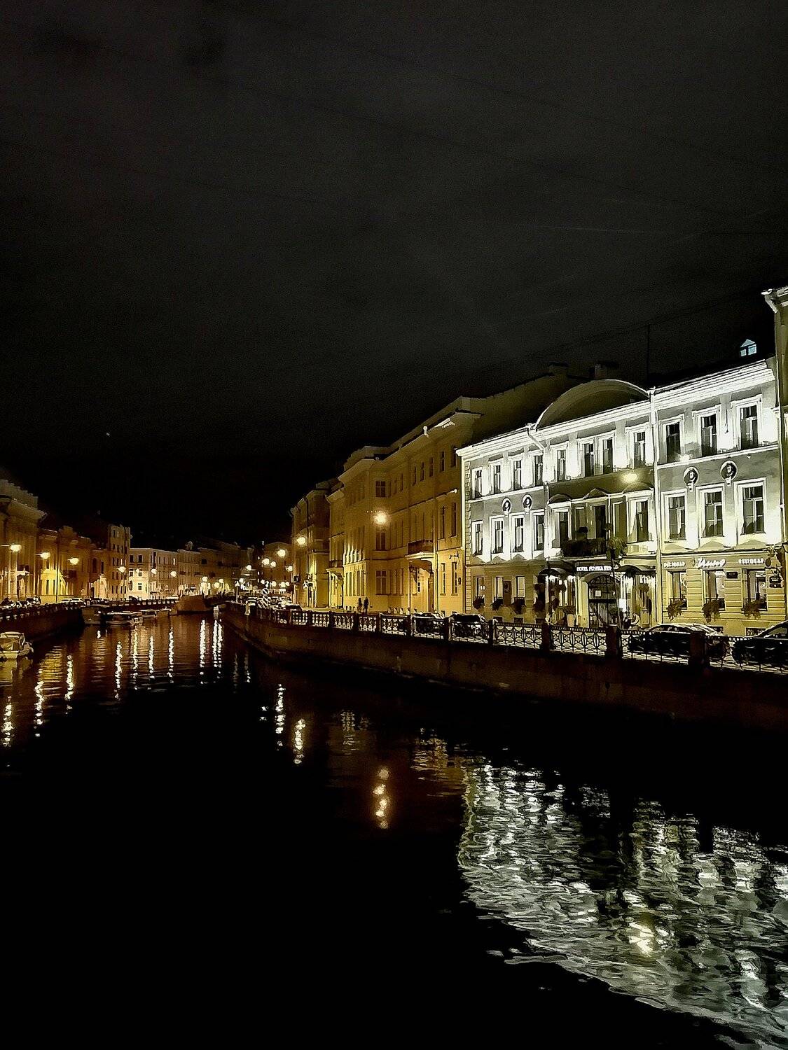 Певческий мост, река Мойка, Санкт-Петербург. Певческий мост, река Мойка, Санкт-Петербург.