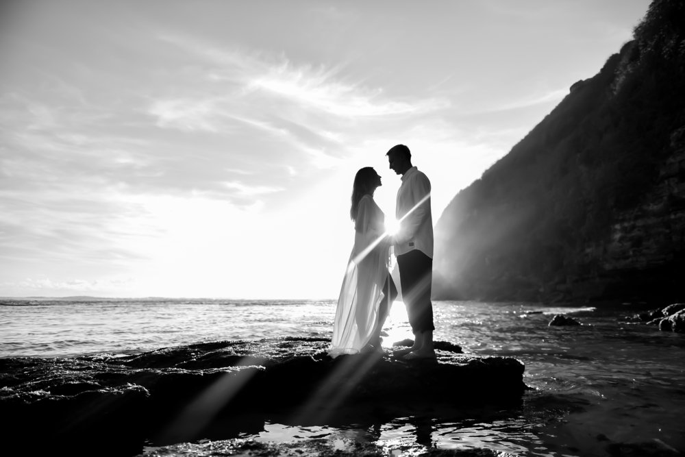 Трое в закатных лучах