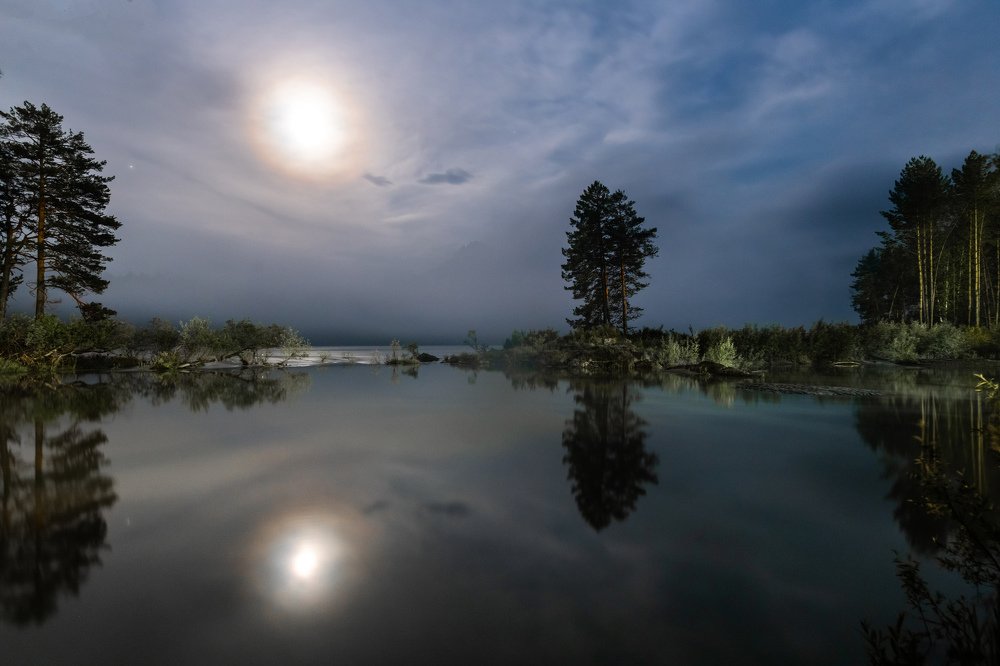 Алтай и его ночные туманы.