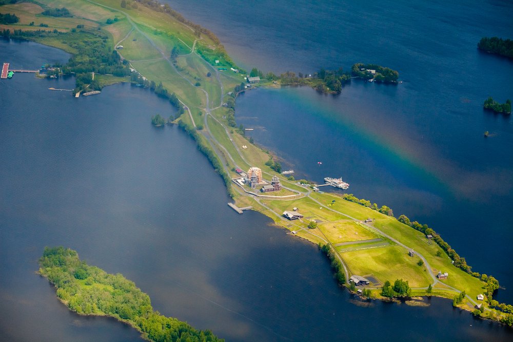 Радужная перспектива острова Кижи