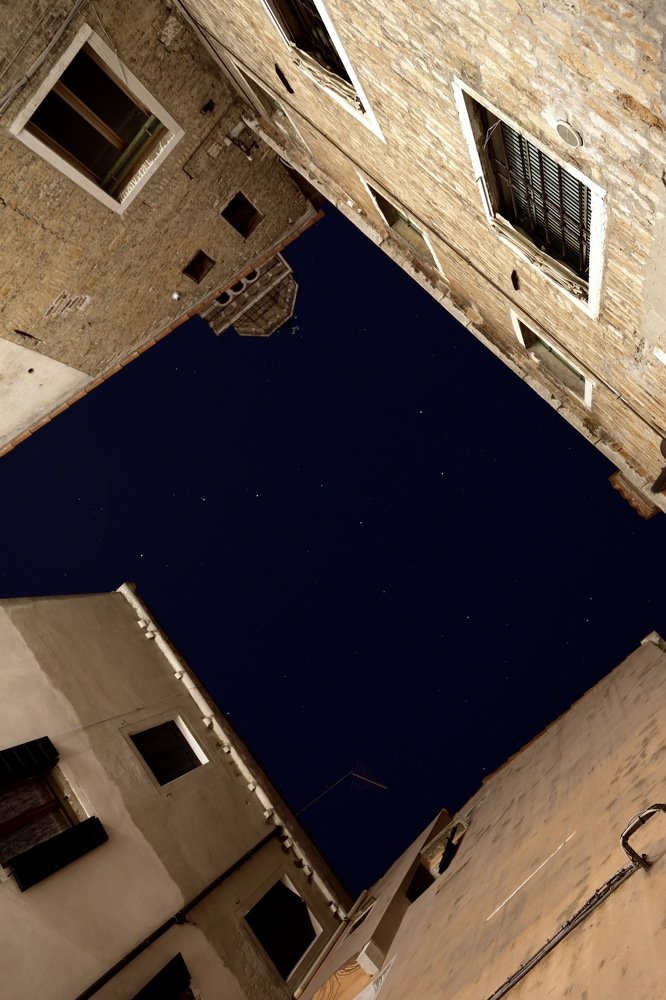 Большая Медведица в городском колодце