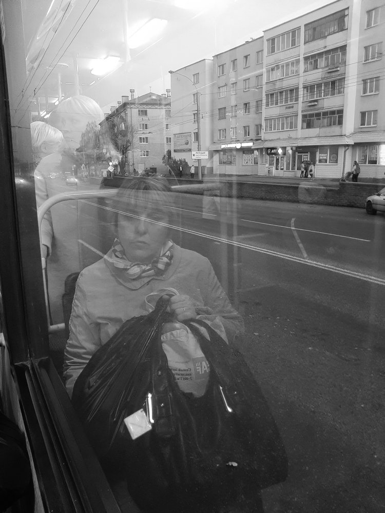 Женщина в автобусе