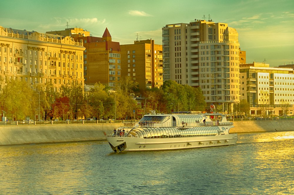 Sunset on the Moscow river