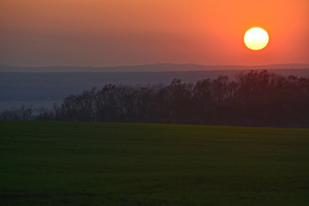 Уходит день...