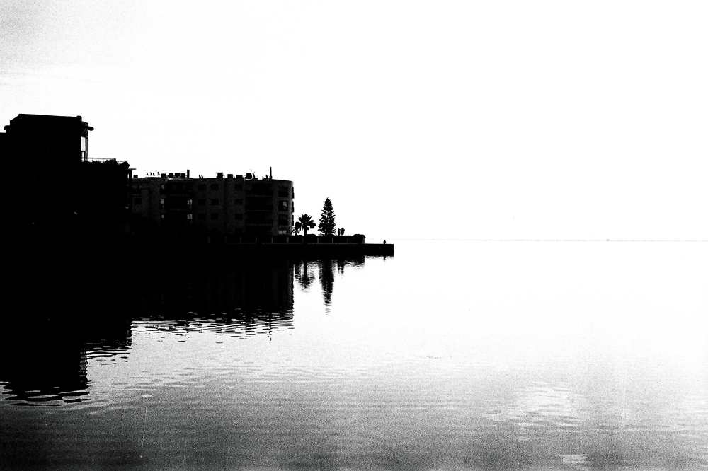 The lac of dead waves