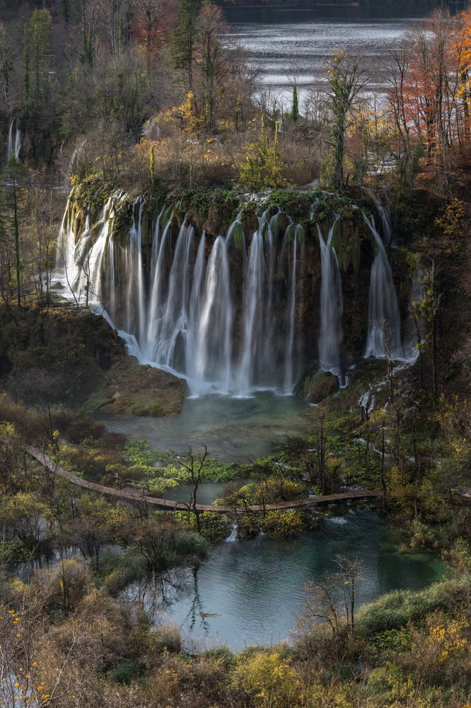 Осенний водопад