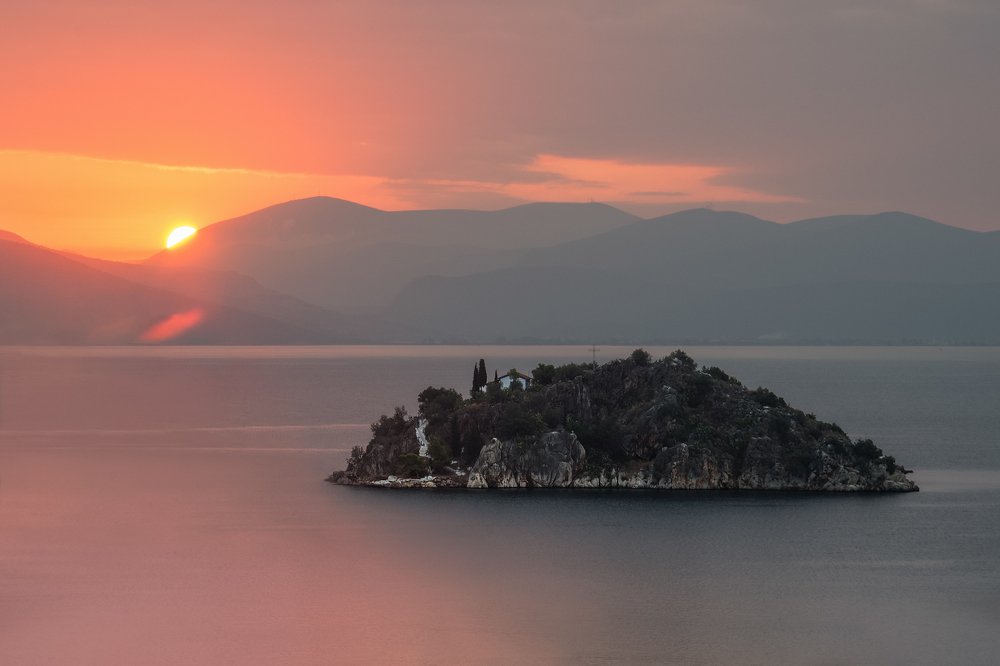 Утро, море, островок