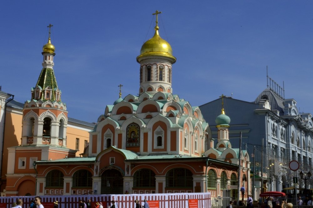 Храм.