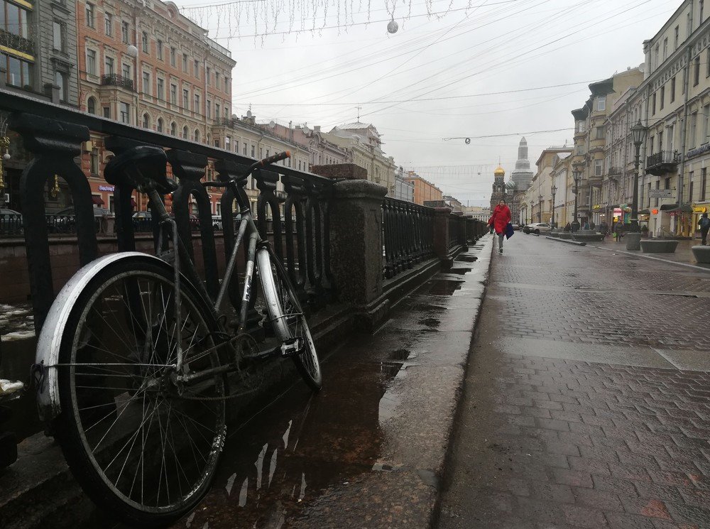 Одиноко стоящий велосипед  № 2