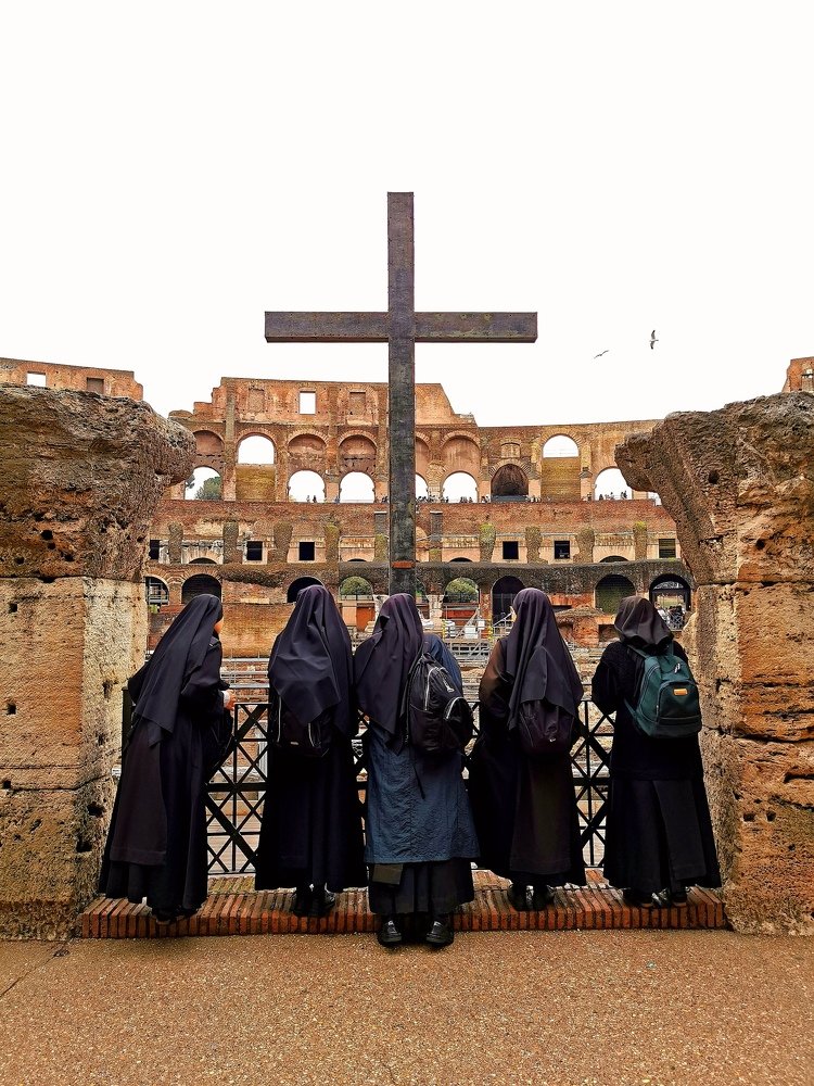 Religion Católica en el Coliseo Romano..