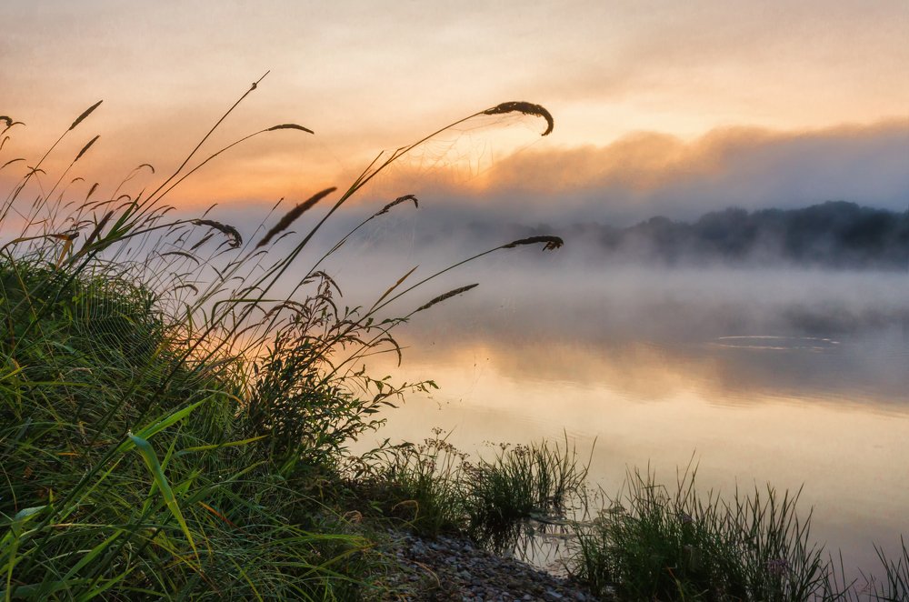 На рассвете.