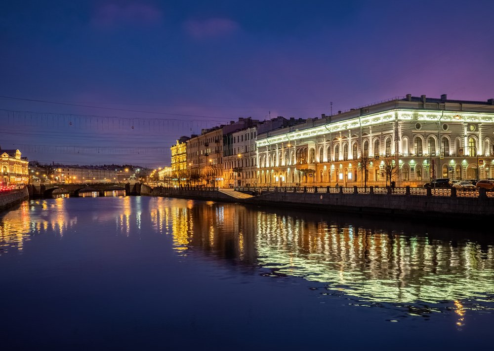 Night city in the glare of lights.