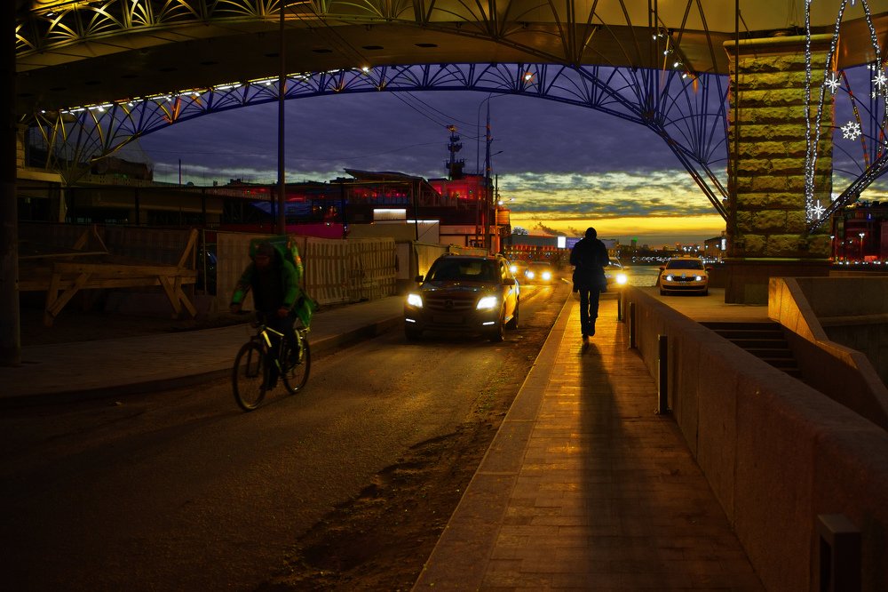 На набережной