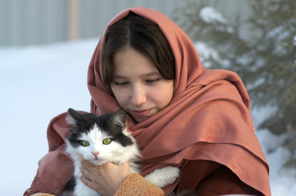 Девочка с кошкой