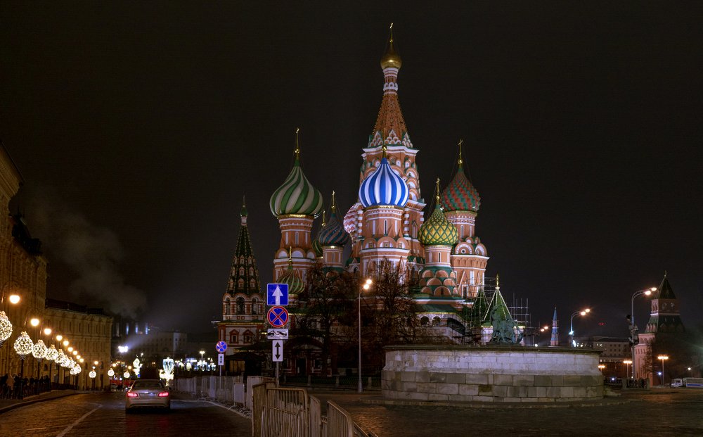 St Basilis at night in Moscow