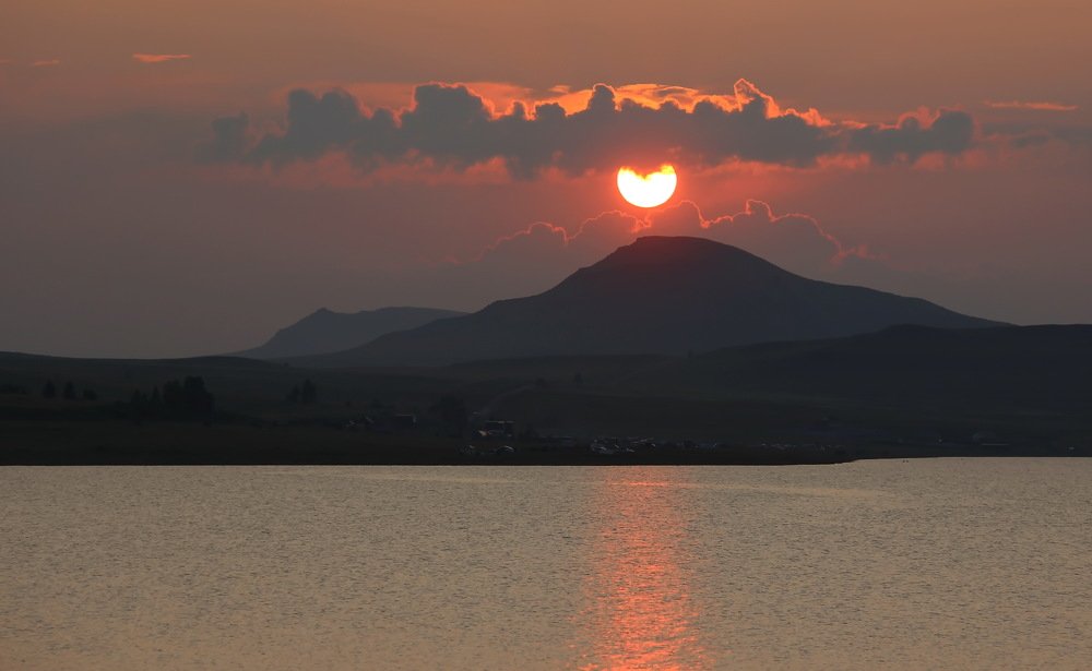 Солнце в шляпе на гору садилось...
