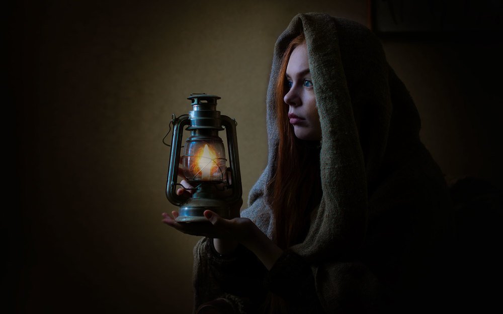 Ксения с фонарем