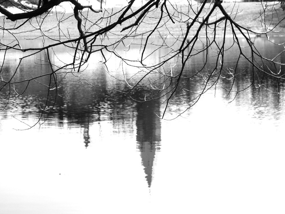 Храм в весеннем половодье.