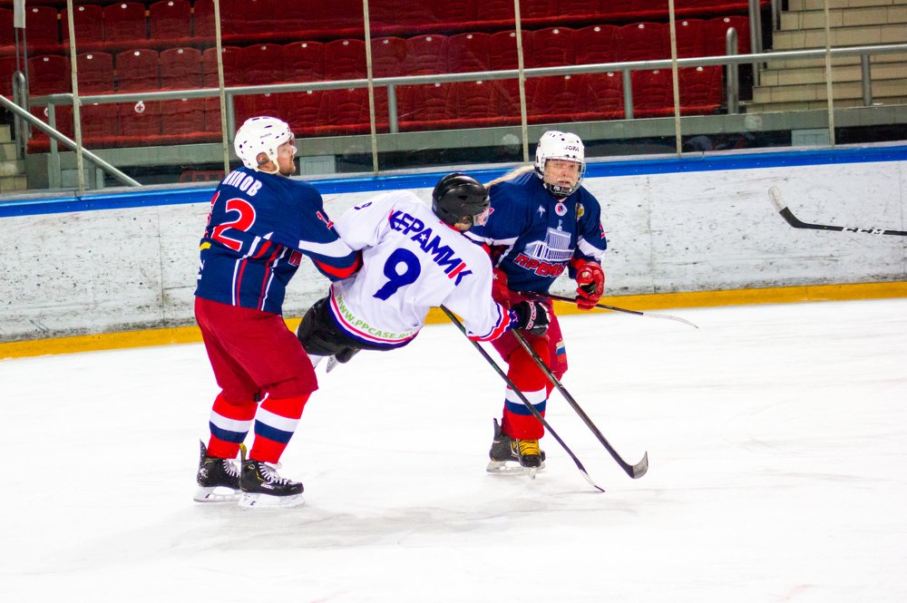 Ночная хоккейная лига