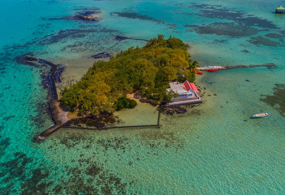 L'ile au Mouchoir Rouge