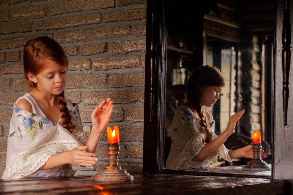 Девочка и свеча