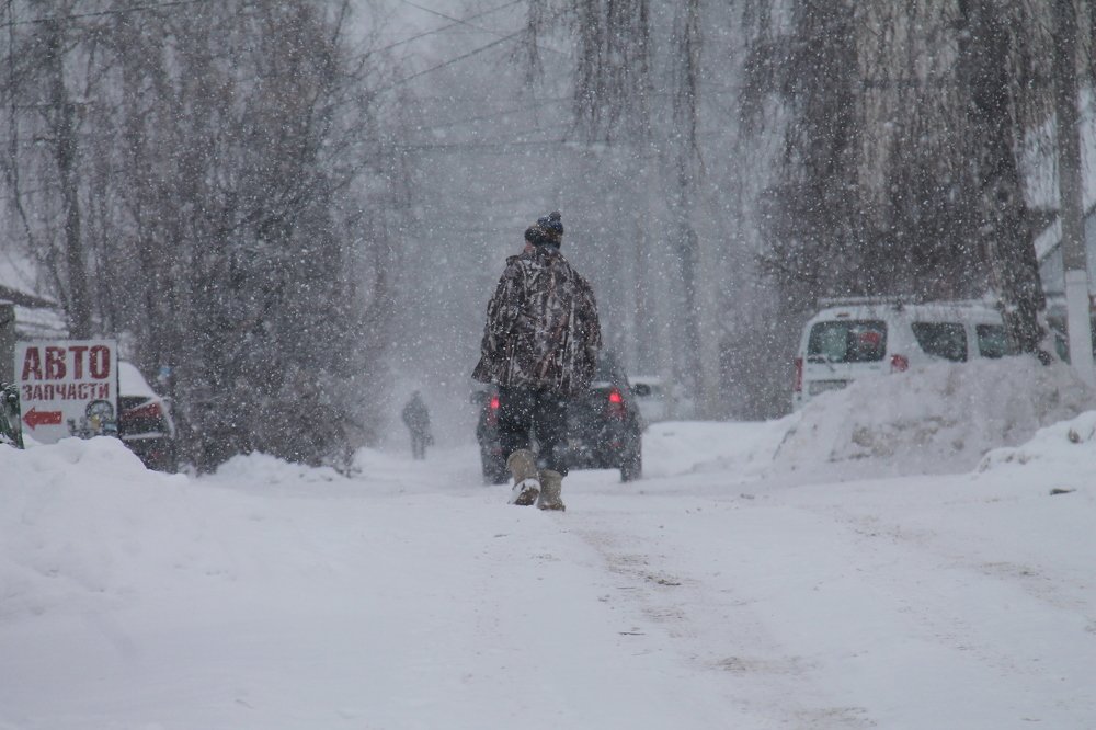 Мужик и снегопад