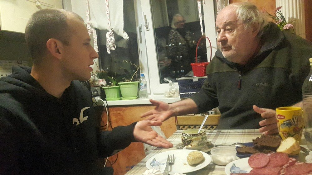 Спор поколений (внук и дед)