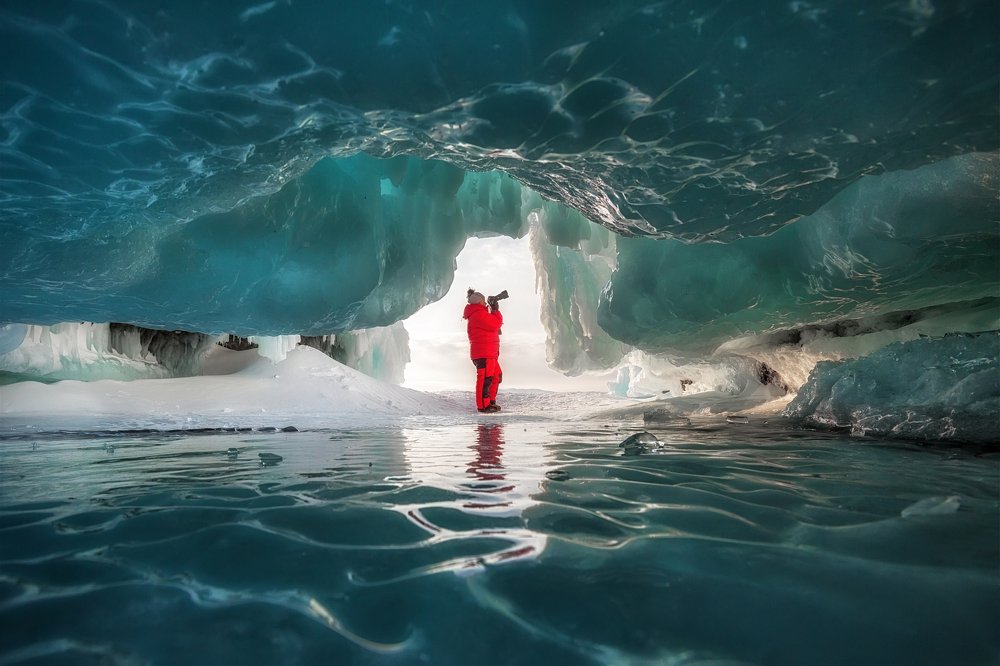 Застывшая в волнах.