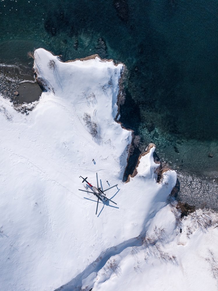 У синего моря