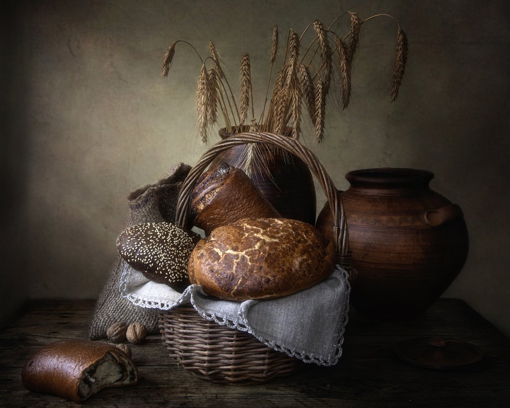 Не красна изба углами