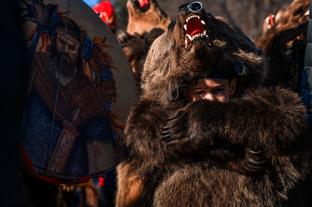 Child in wonderland of bears