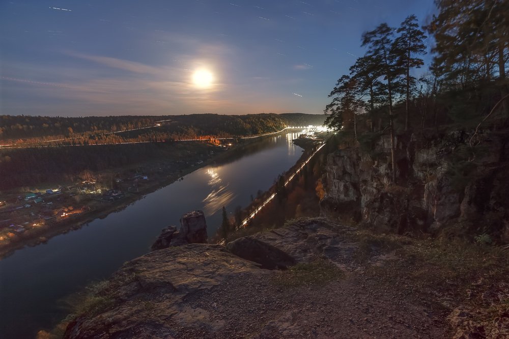 Лунная ночь на реке Уфа