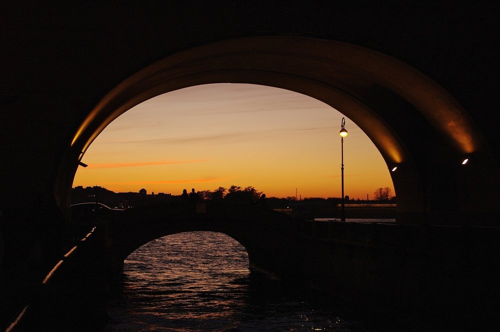 Вид на Неву из арки