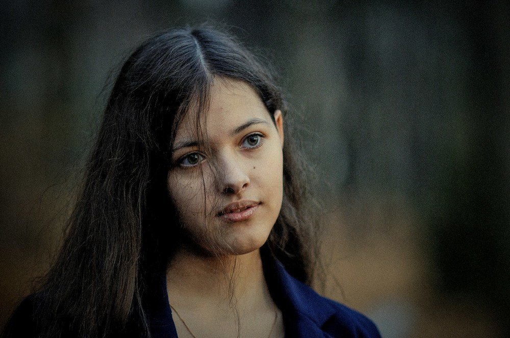 Портрет девушки с естественным светом. (Portrait of a girl with natural light.)